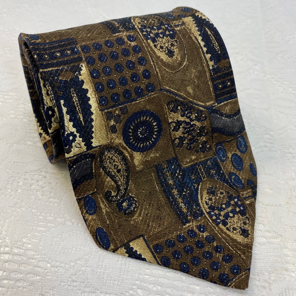 Pertini Men’s Silk Tie. Geometric designs.